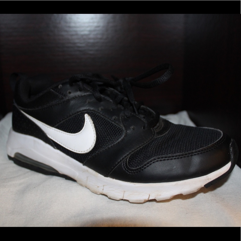 Black Nike Air shoes, size 8